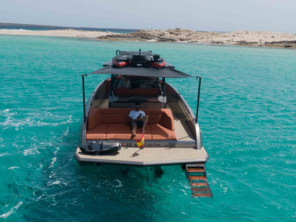 Vanquish VQ40 CAJA TRES Marina Ibiza_6